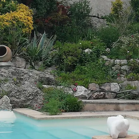 Mazet Des Artistes Holiday home Mouries
